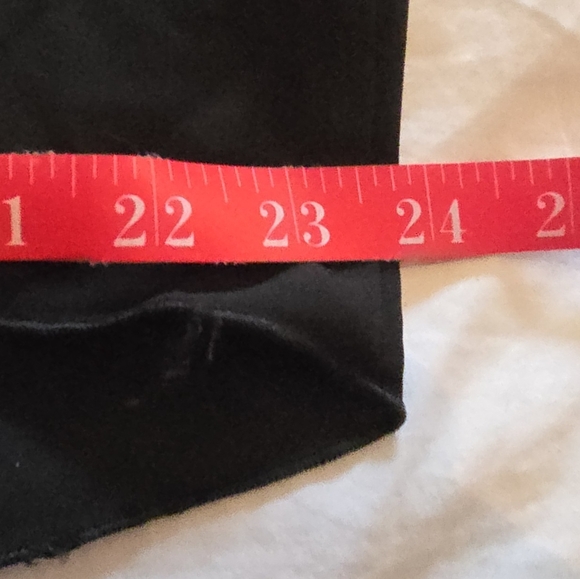 CDN! Artizan Québec Robin Barré; Size Large; Must-Have V-Neck Fashion Top; Black - Picture 6 of 16